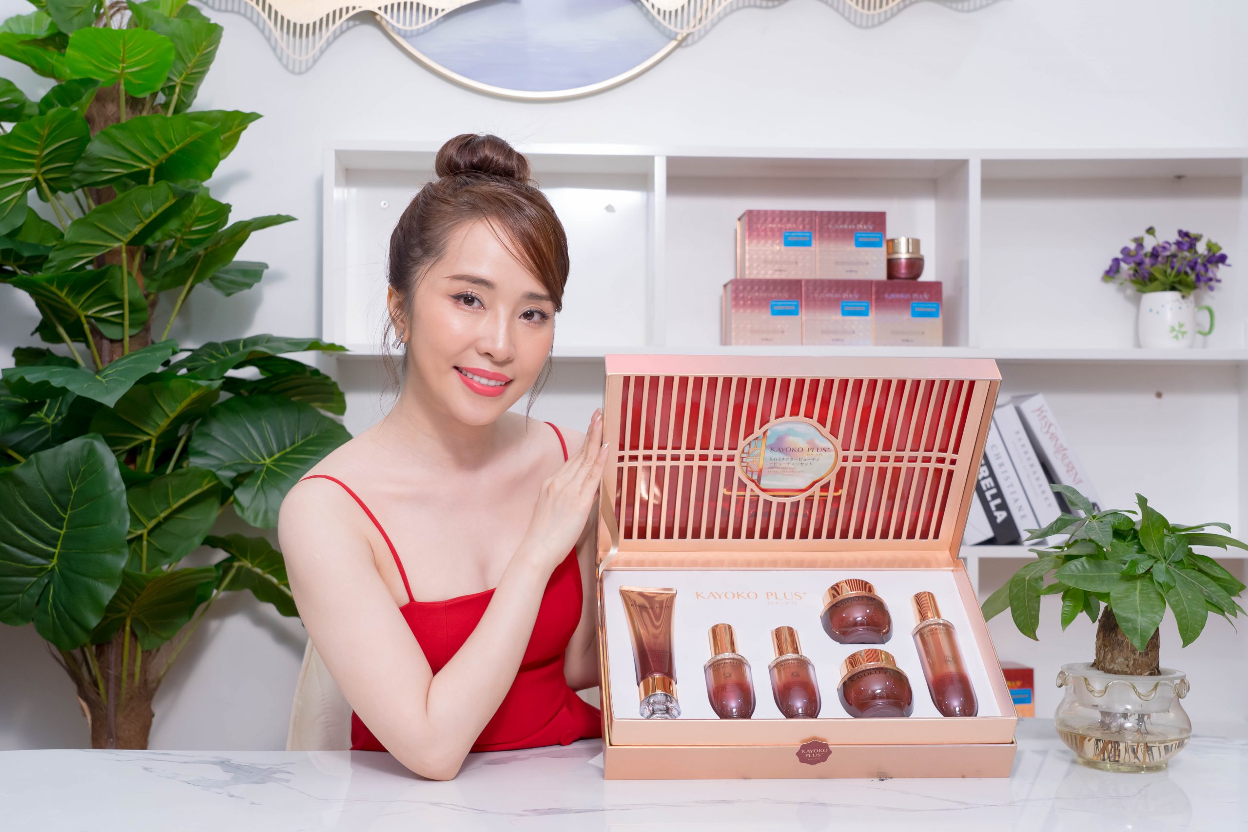 Bộ mỹ phẩm Kayoko Plus đỏ 2021